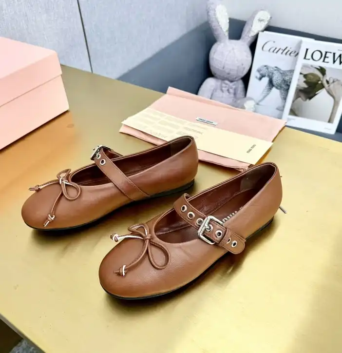 hype Miu Miu flat shoes