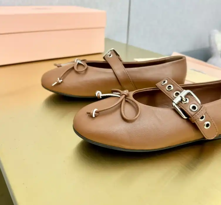 hype Miu Miu flat shoes