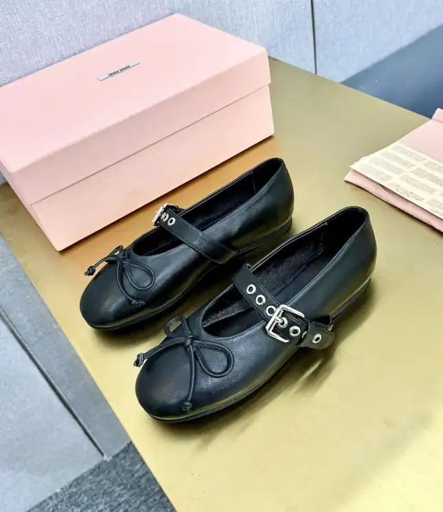 hype Miu Miu flat shoes