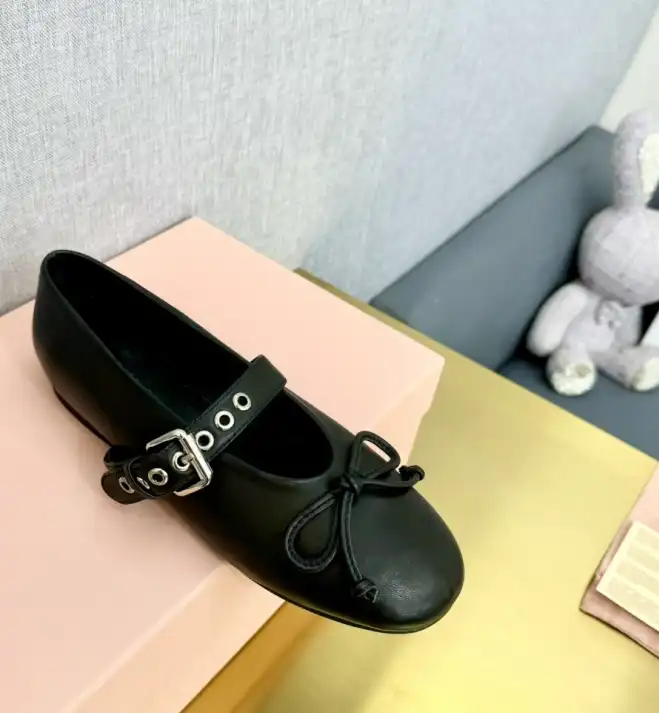 hype Miu Miu flat shoes