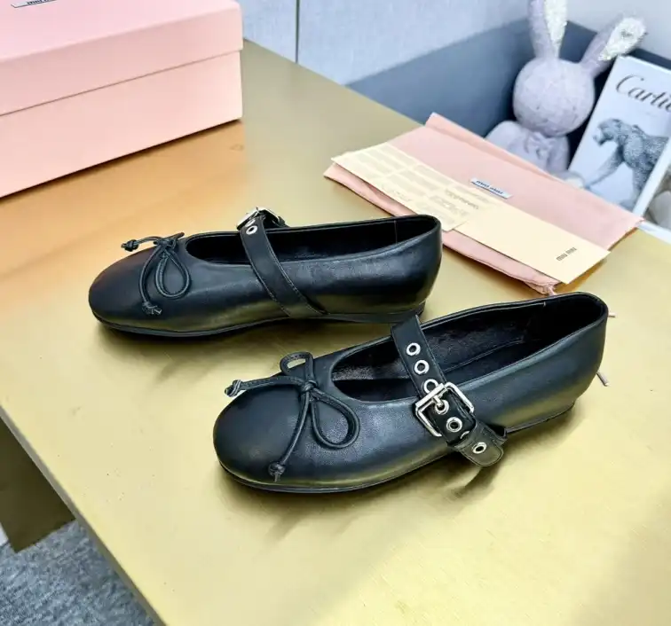 hype Miu Miu flat shoes