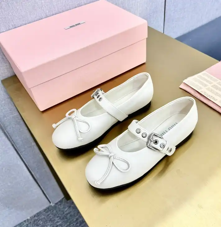 hype Miu Miu flat shoes