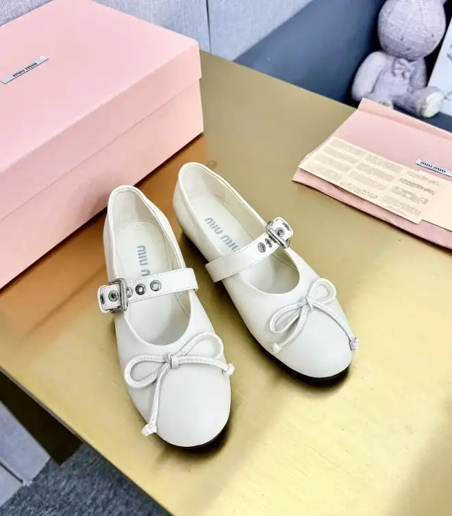 hype Miu Miu flat shoes