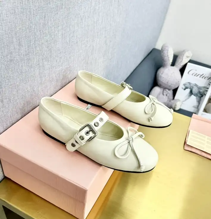 hype Miu Miu flat shoes