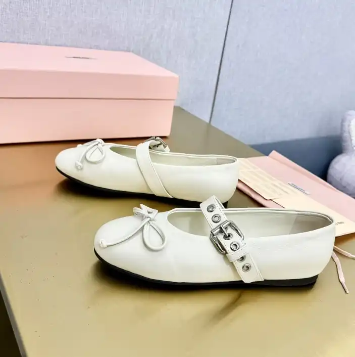 hype Miu Miu flat shoes