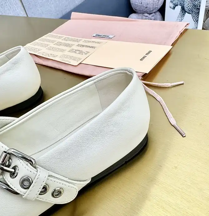 hype Miu Miu flat shoes