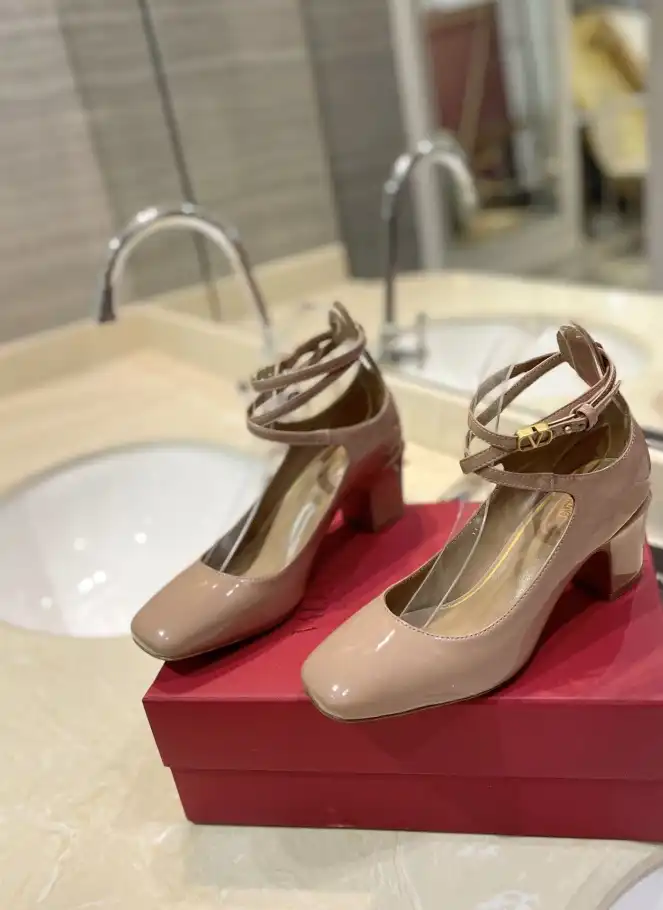 hype Valentino High Heels