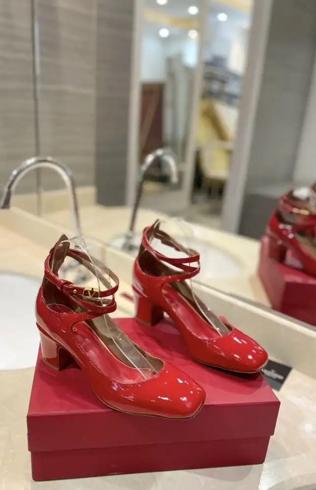 hype Valentino High Heels