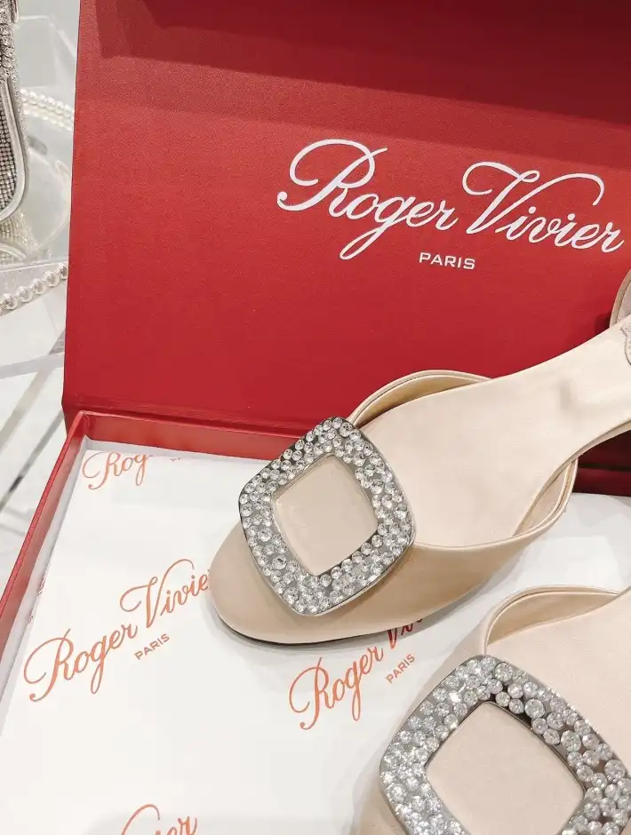 hype Roger Vivier flat shoes