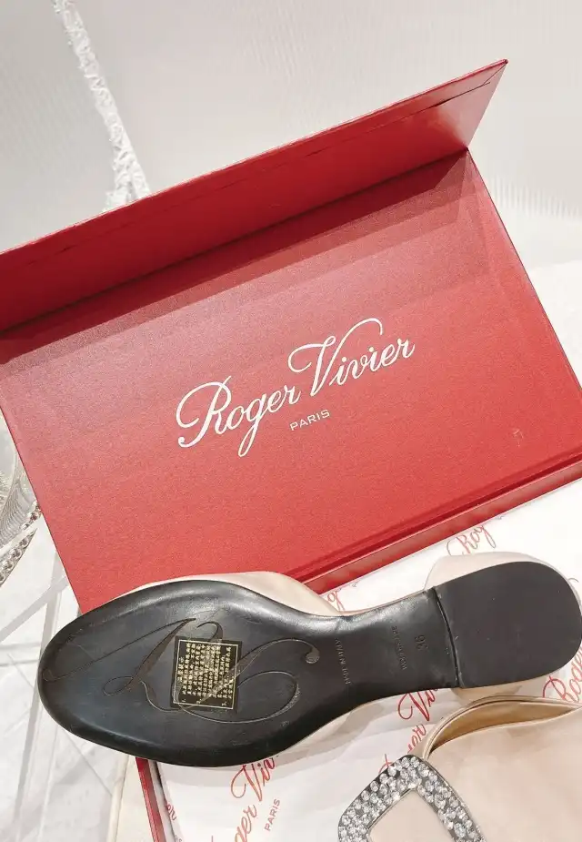 hype Roger Vivier flat shoes