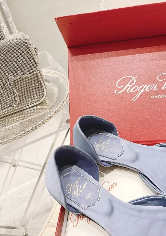 hype Roger Vivier flat shoes