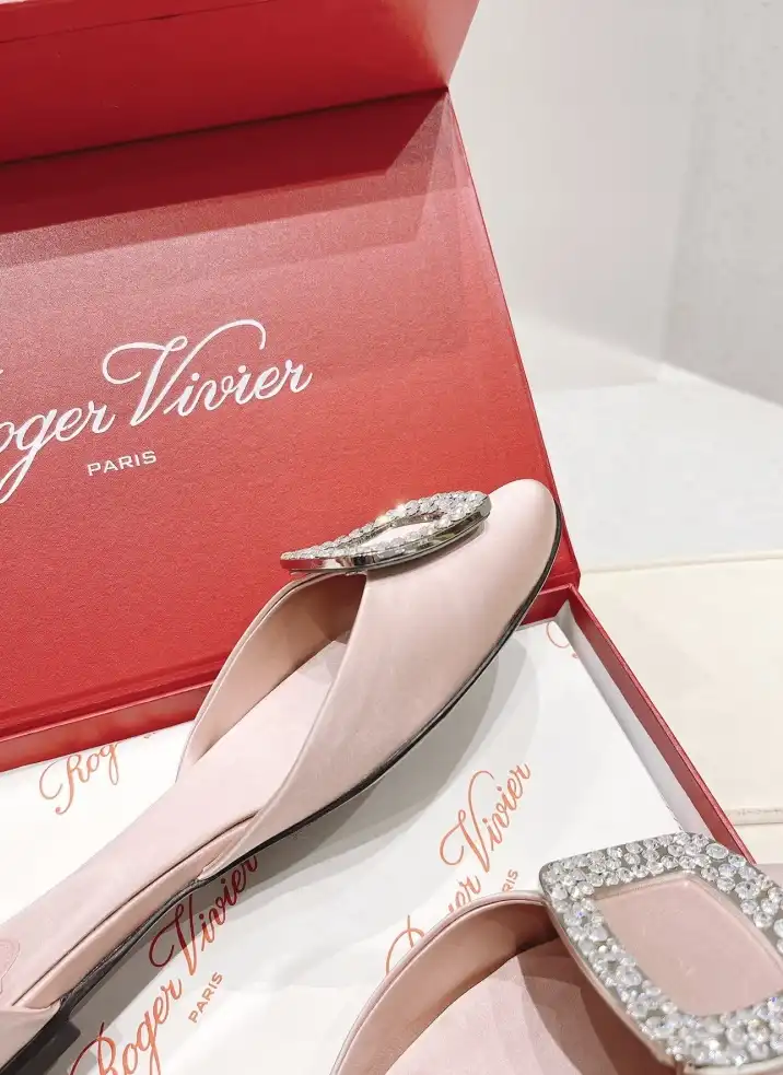 hype Roger Vivier flat shoes