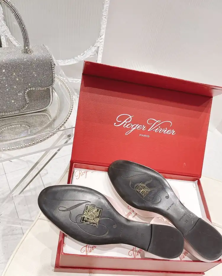 hype Roger Vivier flat shoes