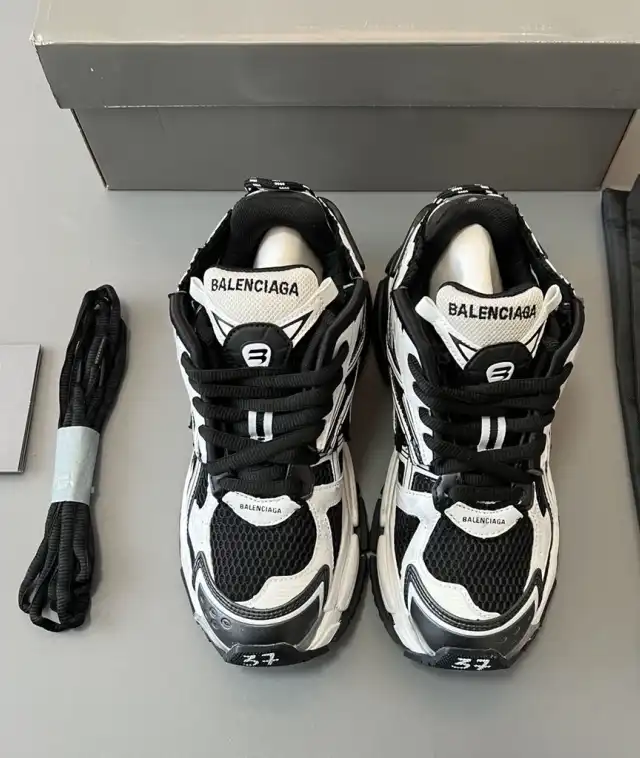 hype Balenciaga Sneakers