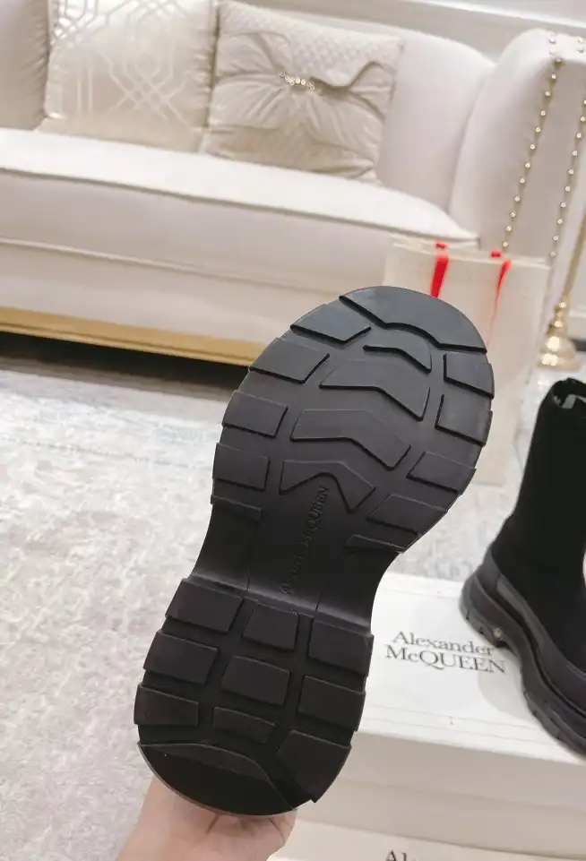 hype McQueen Boots