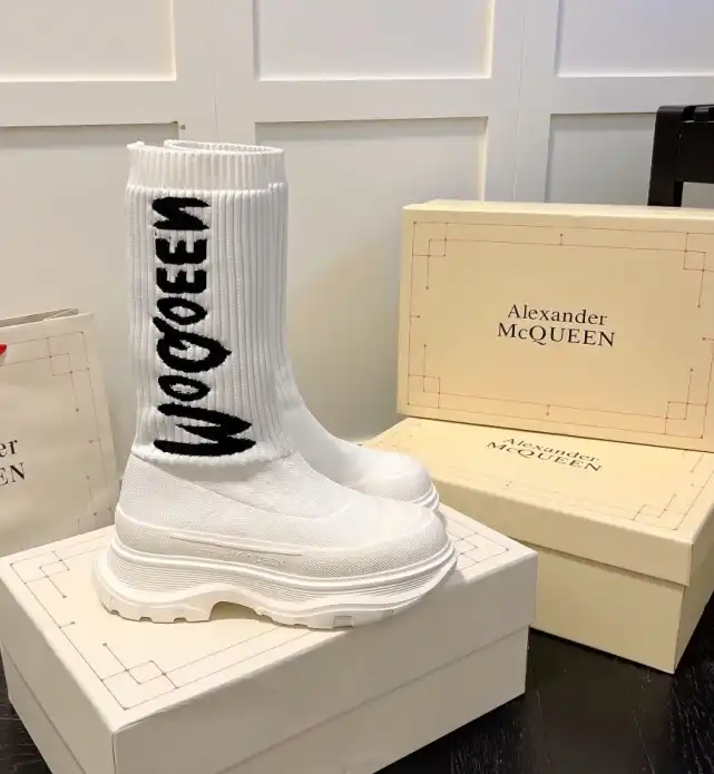 hype McQueen Boots