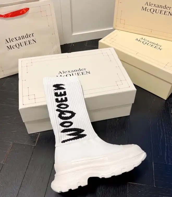 hype McQueen Boots