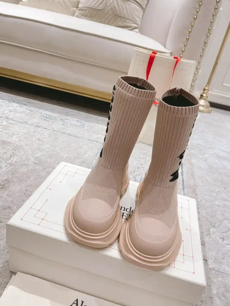 hype McQueen Boots