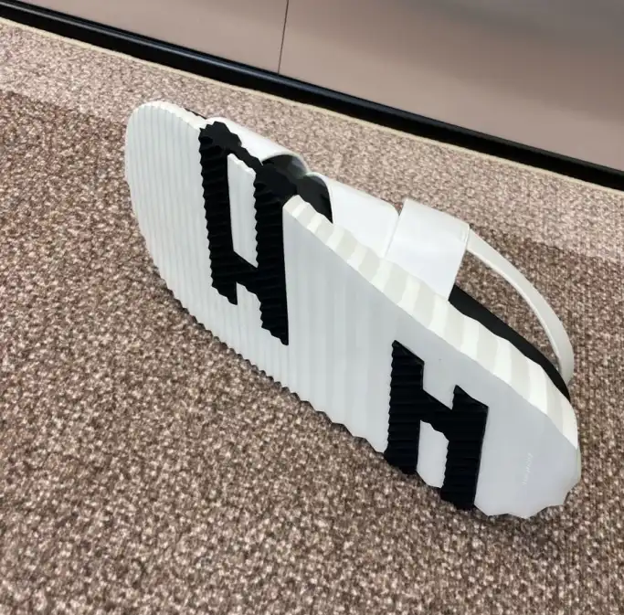 hype Hermes Sandals