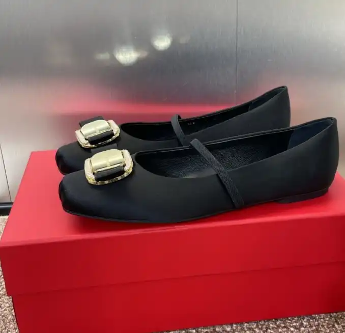 hype Ferragamo flat shoes