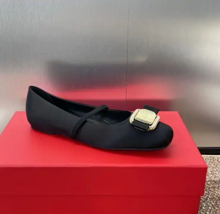 hype Ferragamo flat shoes