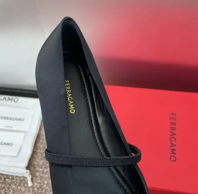 hype Ferragamo flat shoes