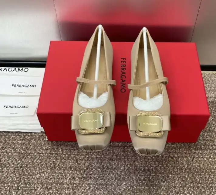 hype Ferragamo flat shoes