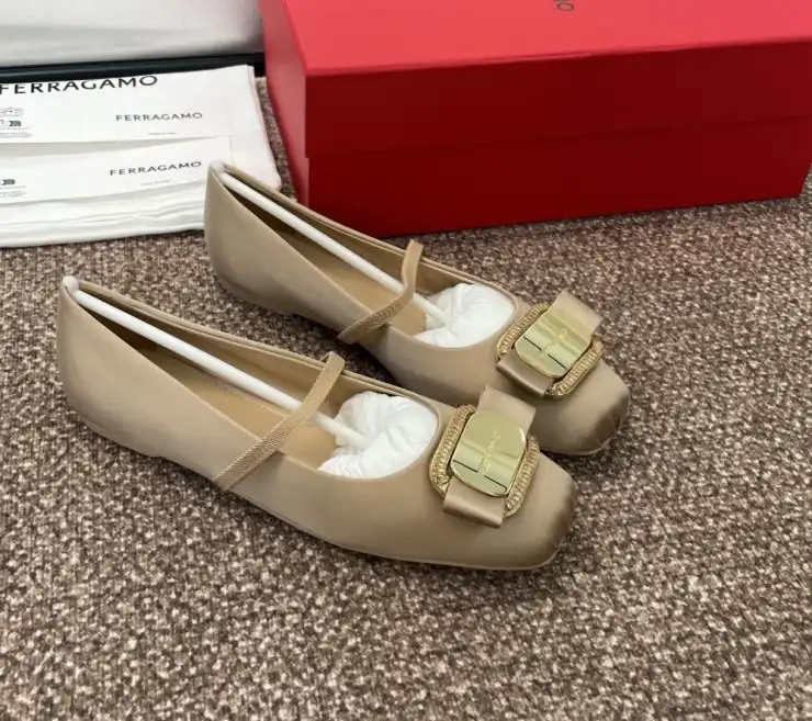 hype Ferragamo flat shoes