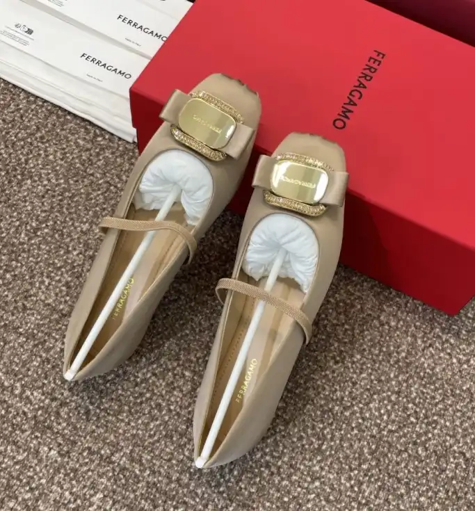 hype Ferragamo flat shoes