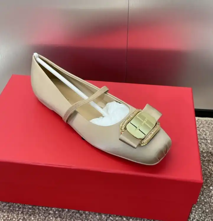 hype Ferragamo flat shoes