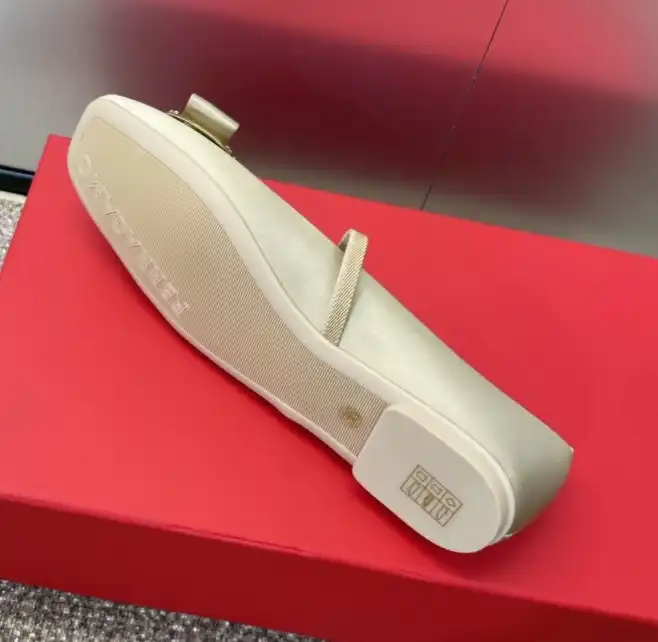 hype Ferragamo flat shoes