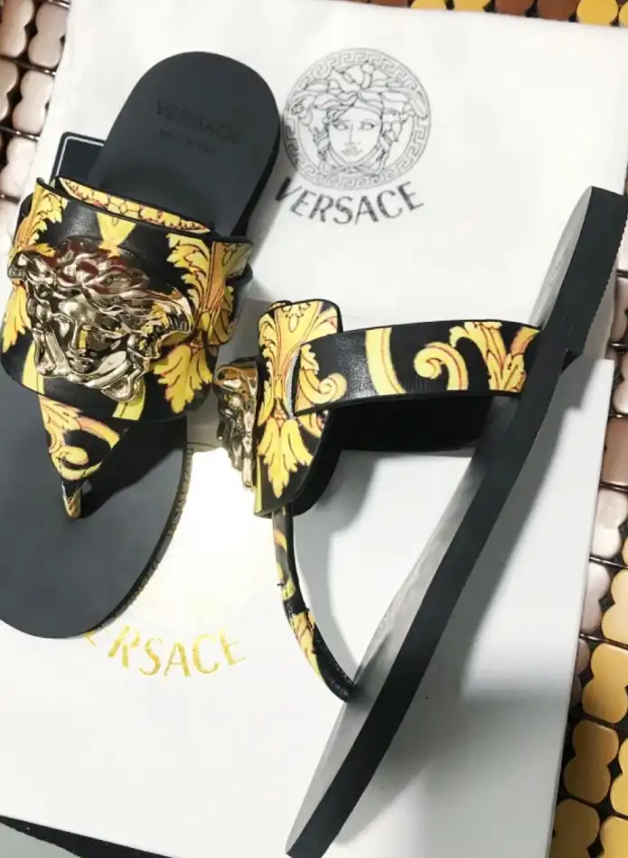 hype Givenchy Slippers