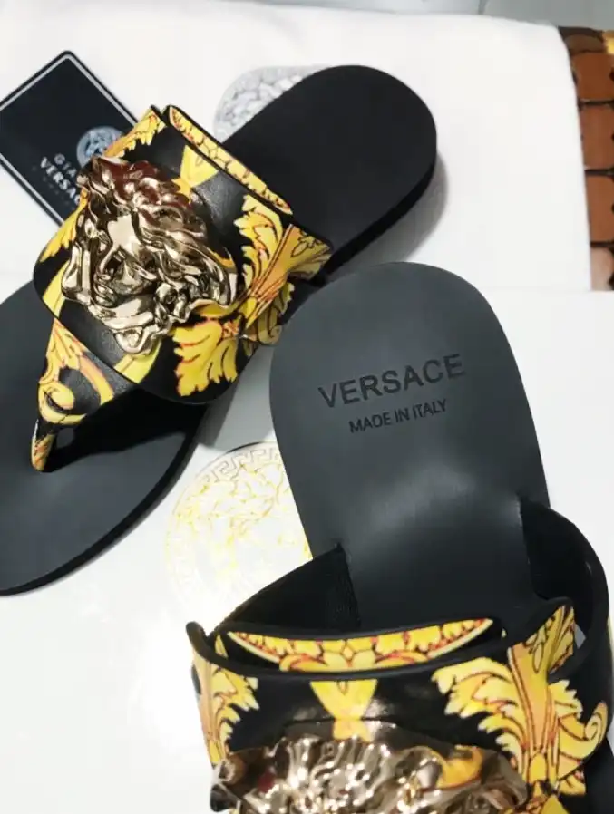 hype Givenchy Slippers