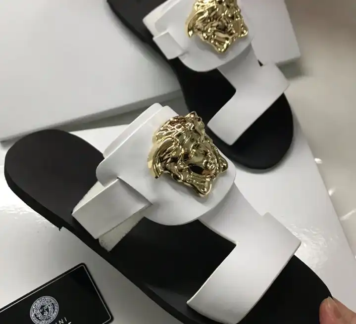 hype Givenchy Slippers