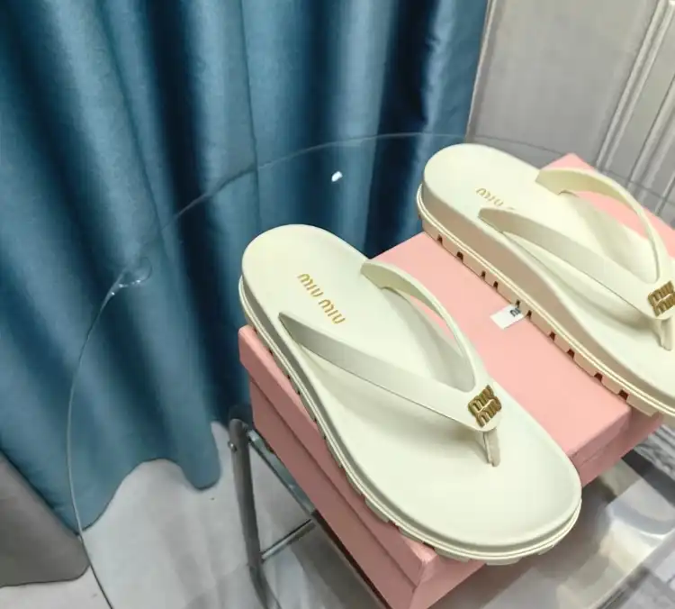 hype Miu Miu Slippers