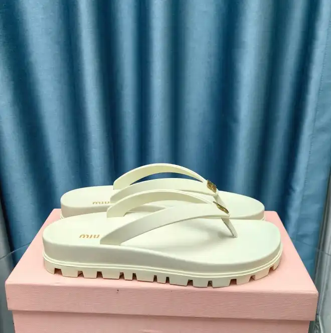 hype Miu Miu Slippers