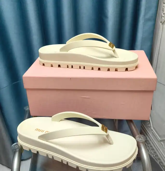 hype Miu Miu Slippers