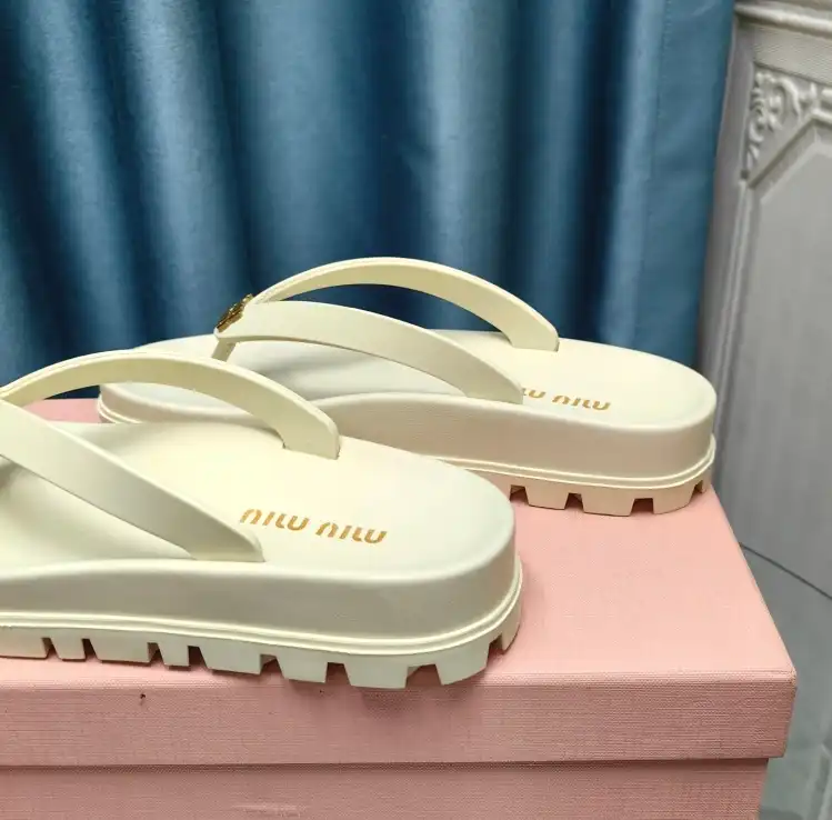 hype Miu Miu Slippers