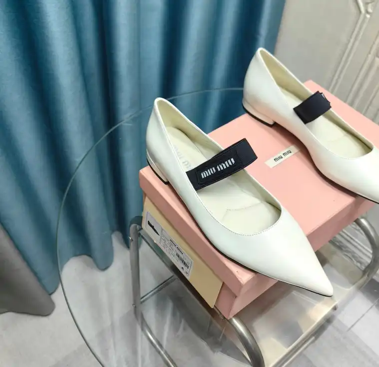 hype Miu Miu flat shoes