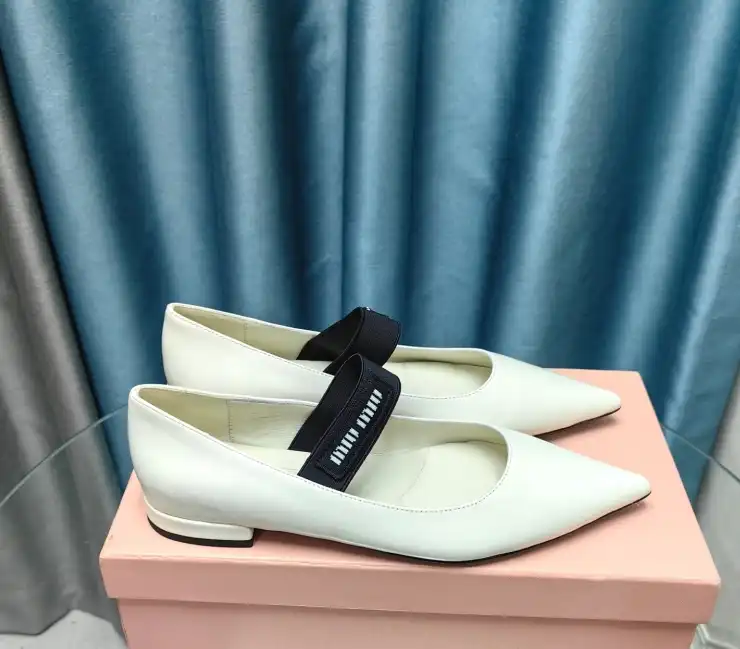 hype Miu Miu flat shoes