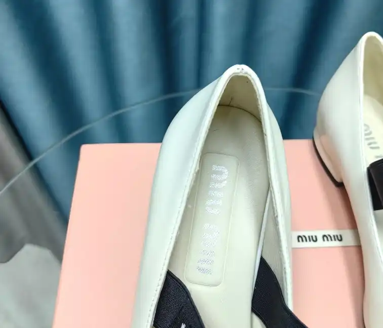 hype Miu Miu flat shoes