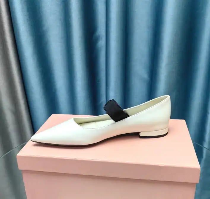 hype Miu Miu flat shoes