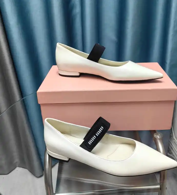 hype Miu Miu flat shoes