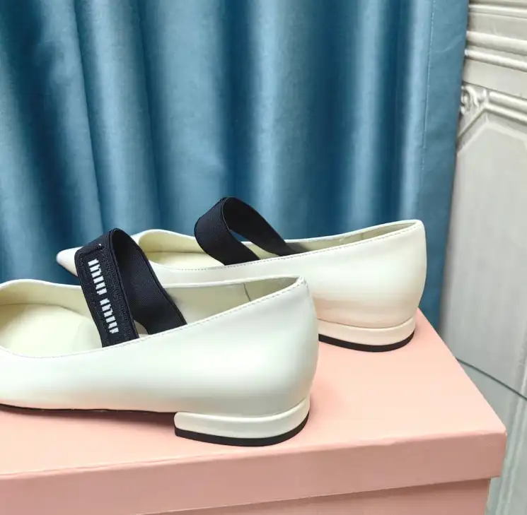 hype Miu Miu flat shoes