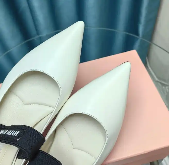 hype Miu Miu flat shoes