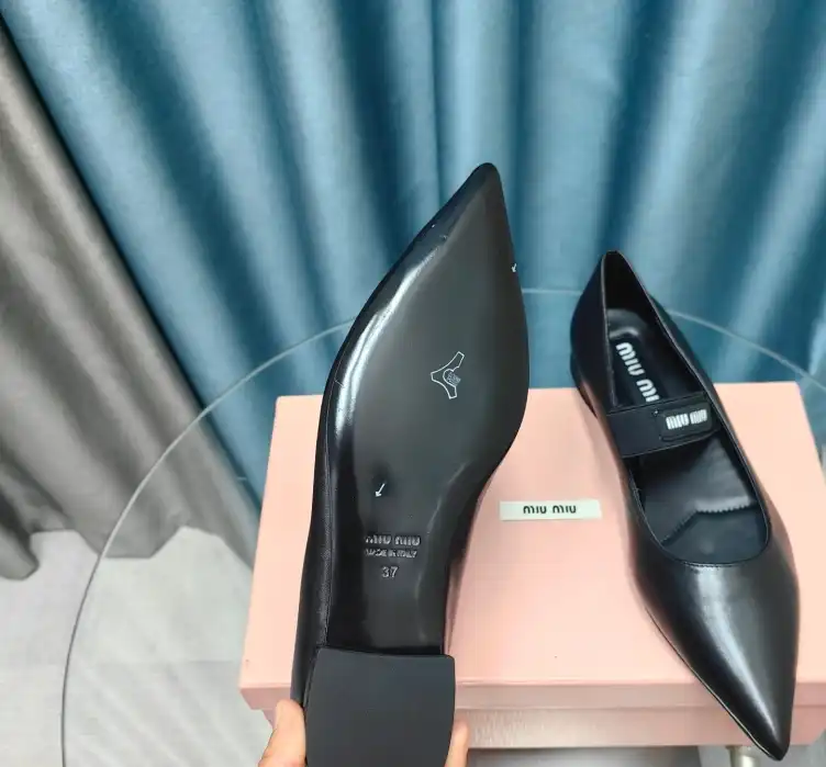 hype Miu Miu flat shoes