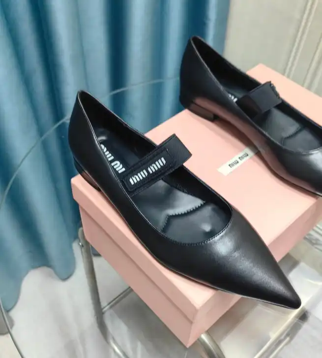 hype Miu Miu flat shoes