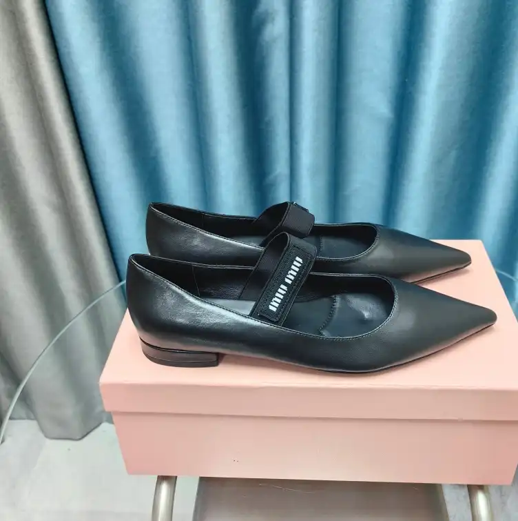 hype Miu Miu flat shoes