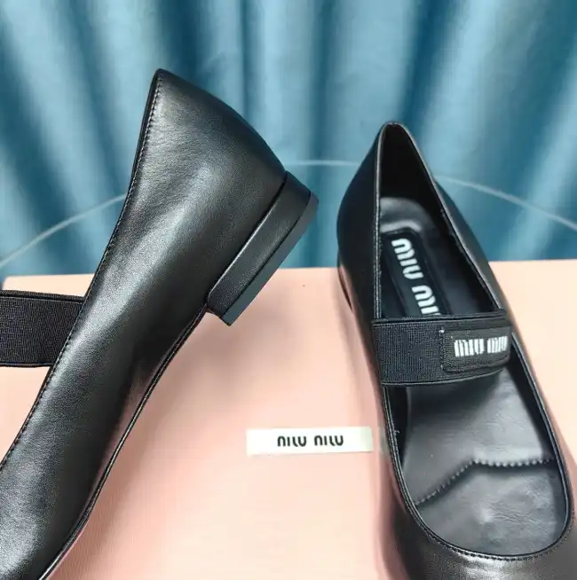 hype Miu Miu flat shoes