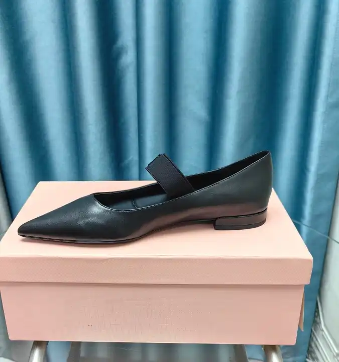 hype Miu Miu flat shoes